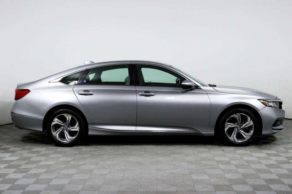 Купить Honda Accord, 2018, 43 200 км.. Фото: #3