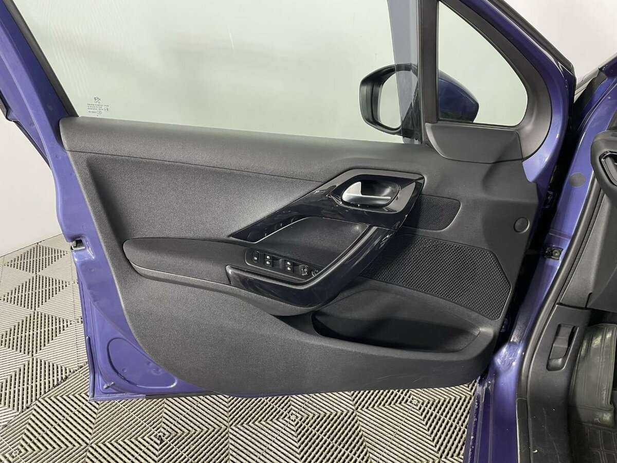 Купить Peugeot 208, 2014, 147 190 км.. Фото: #7