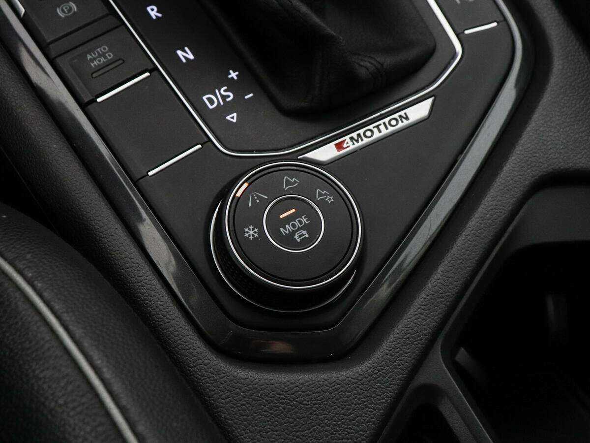 Купить Volkswagen Tiguan, 2018, 106 310 км.. Фото: #9