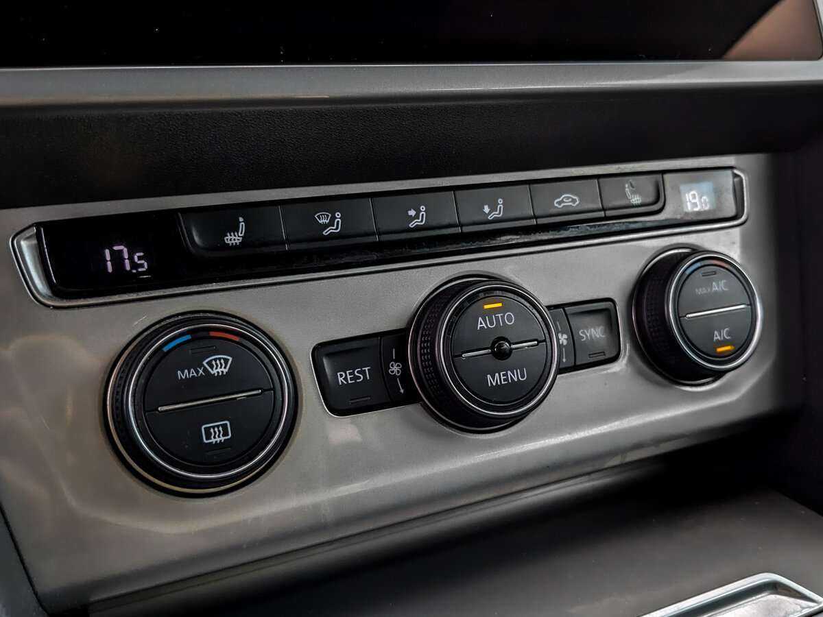 Купить Volkswagen Passat, 2018, 188 183 км.. Фото: #26