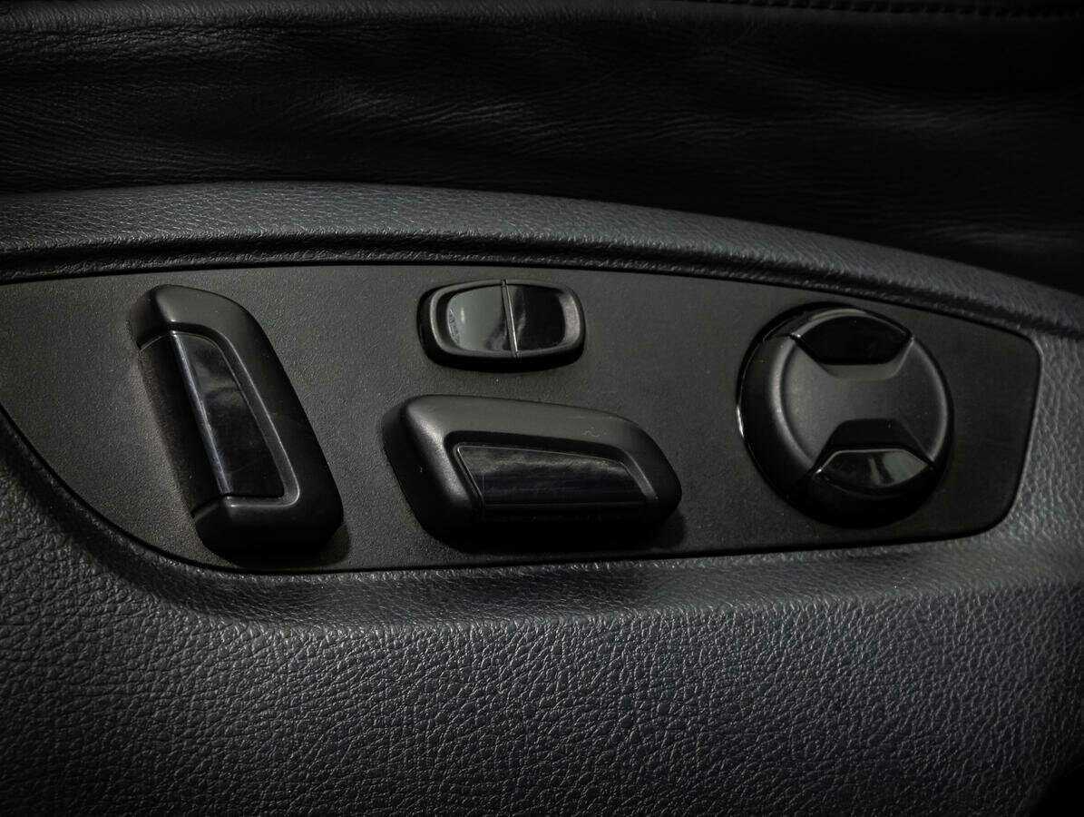 Купить Volkswagen Touareg, 2012, 229 375 км.. Фото: #17