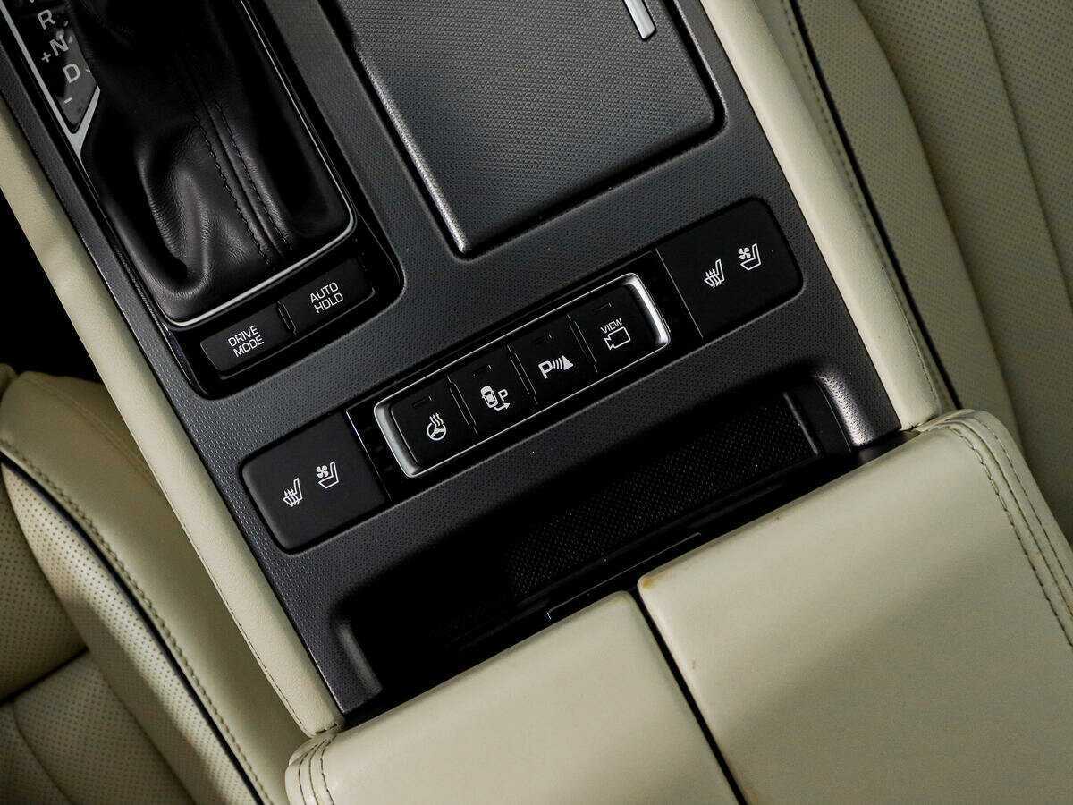 Купить Hyundai Genesis, 2015, 66 376 км.. Фото: #9