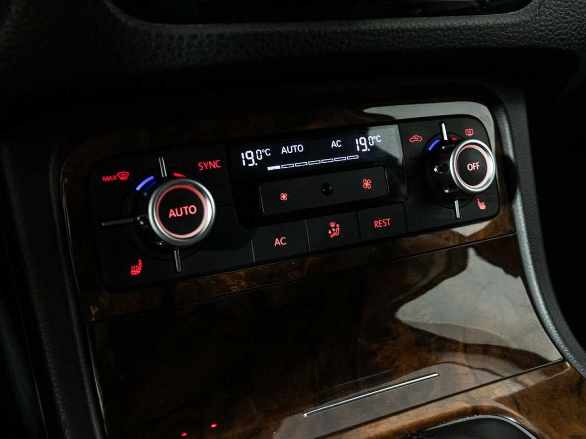 Купить Volkswagen Touareg, 2012, 329 160 км.. Фото: #12